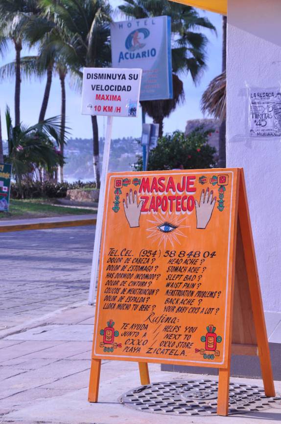 Oferta de massagem em Puerto Escondido, na costa de Oaxaca, no litoral Pacífico do México